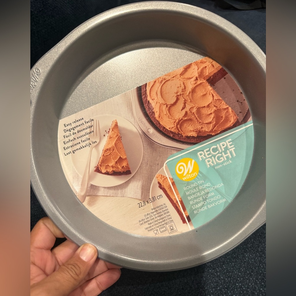 Wilton Silver Round Cake‎ Pan 9 inch